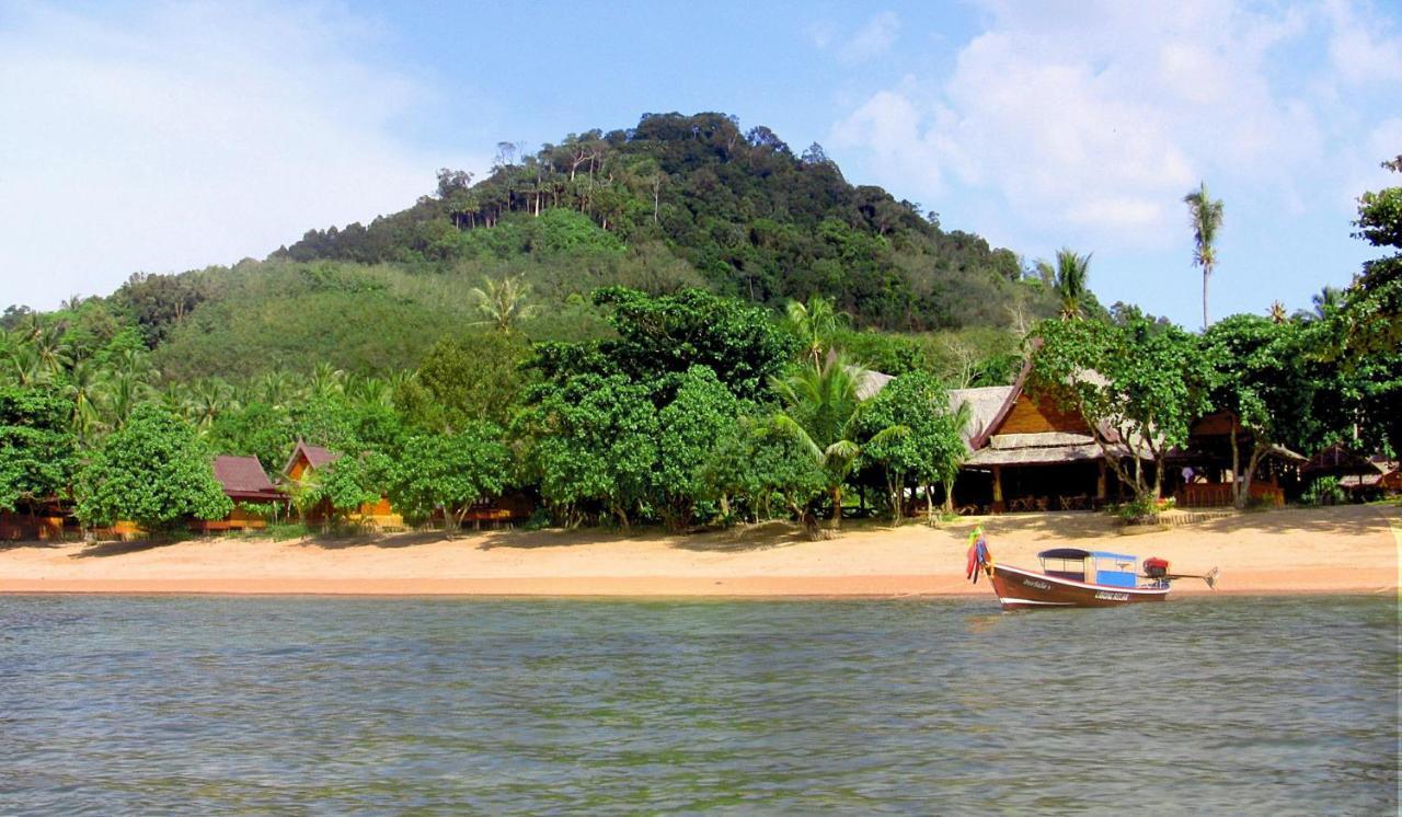 Libong Relax Beach Resort Trang Exterior foto